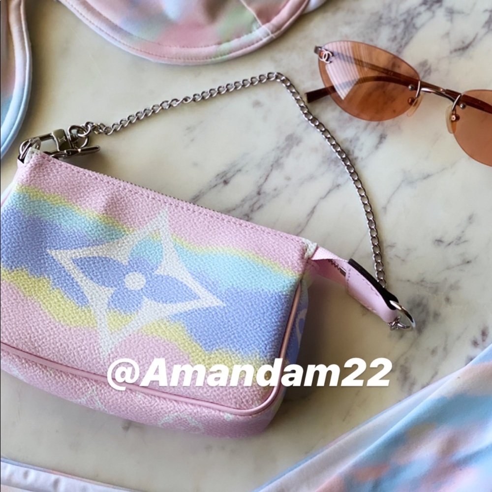 100% Auth Louis Vuitton mini pochette escale